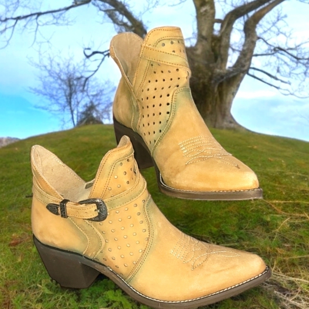 Circle G Distressed Leather Western Cutout Ankle Boots NWT - Picture 1 of 16